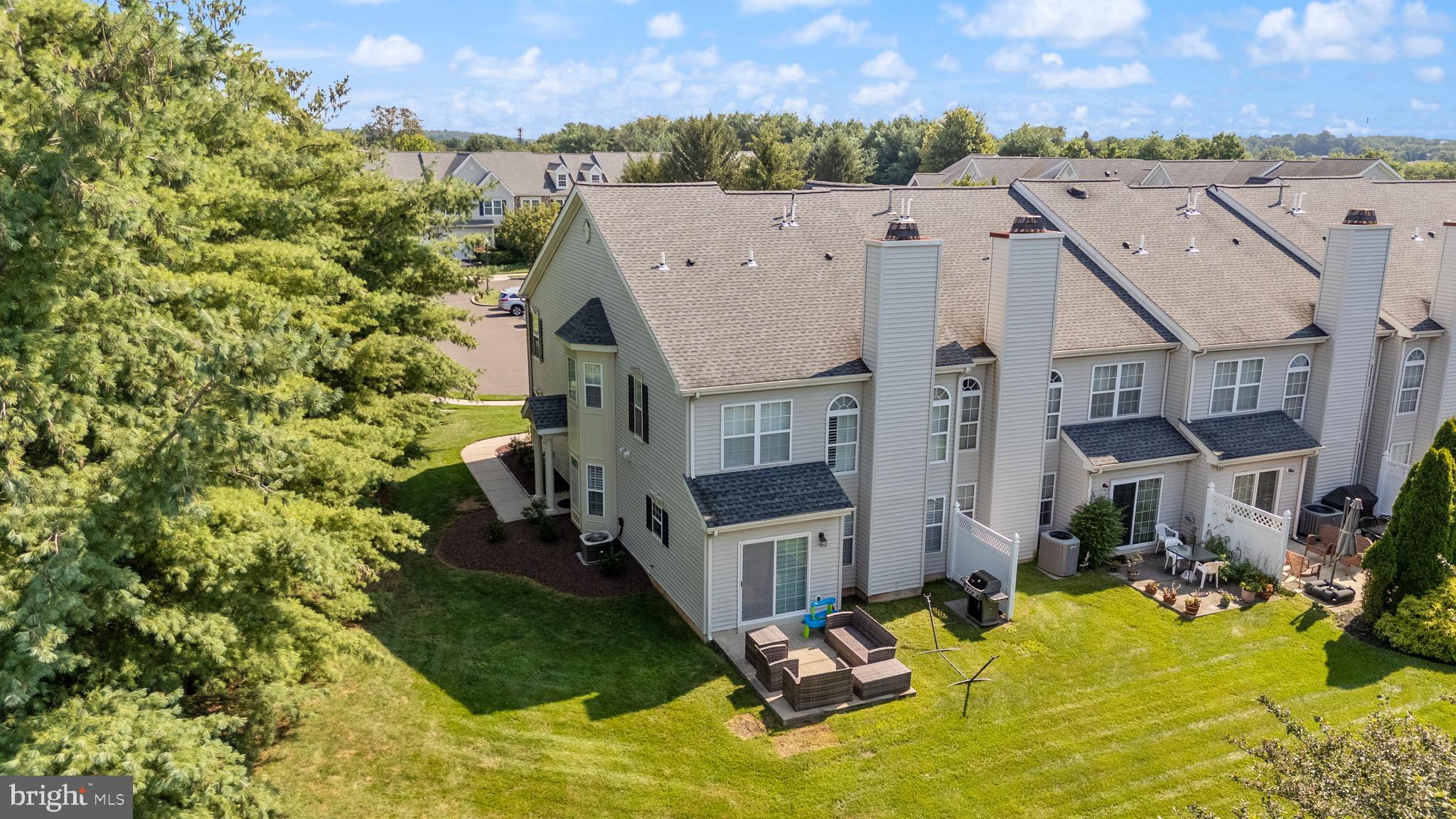 101 Oaktree Ct