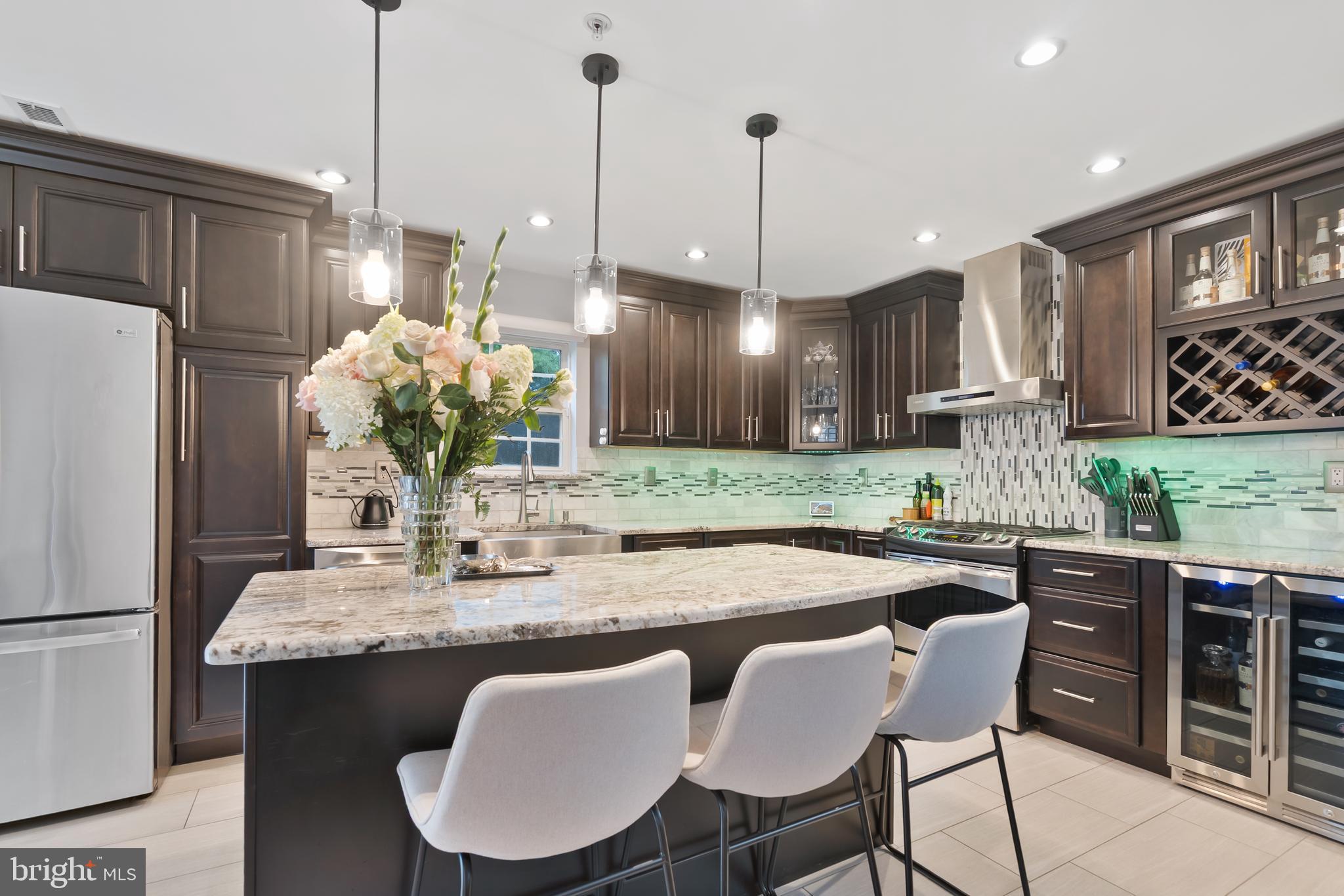 101 Oaktree Ct