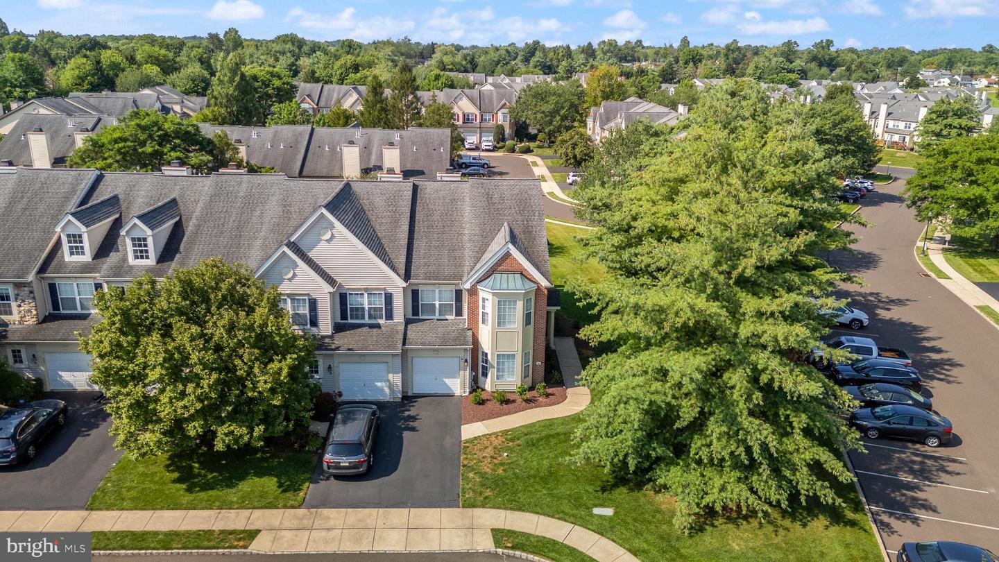 101 Oaktree Ct