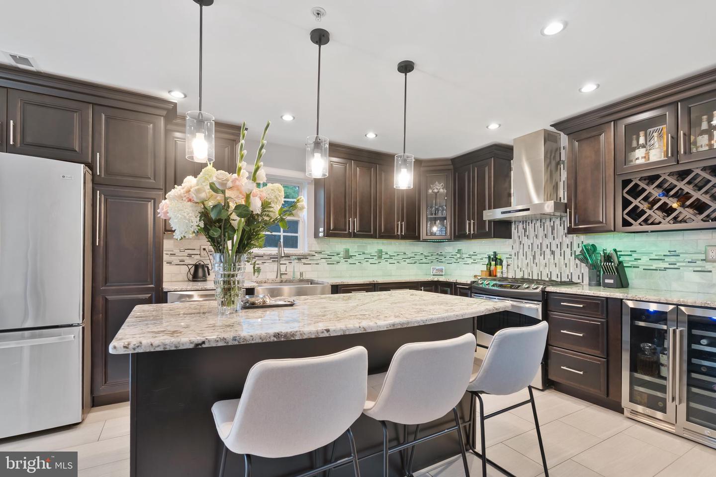 101 Oaktree Ct