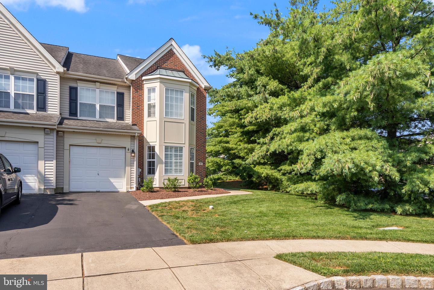101 Oaktree Ct