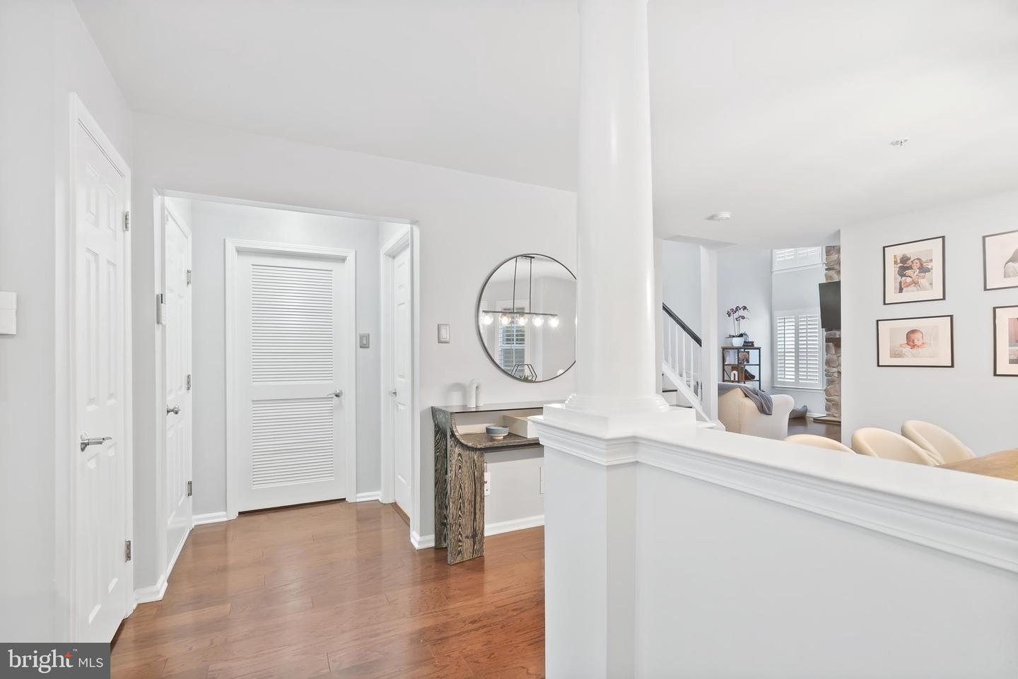 101 Oaktree Ct