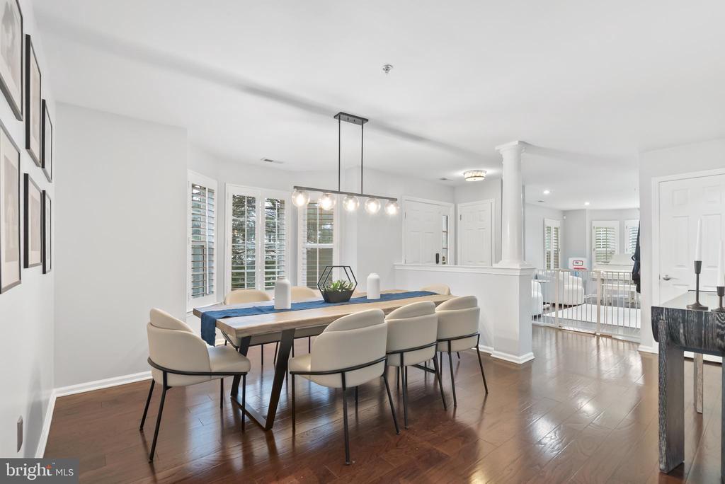 101 Oaktree Ct