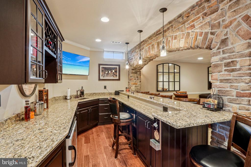 433 ELIZABETH WAY