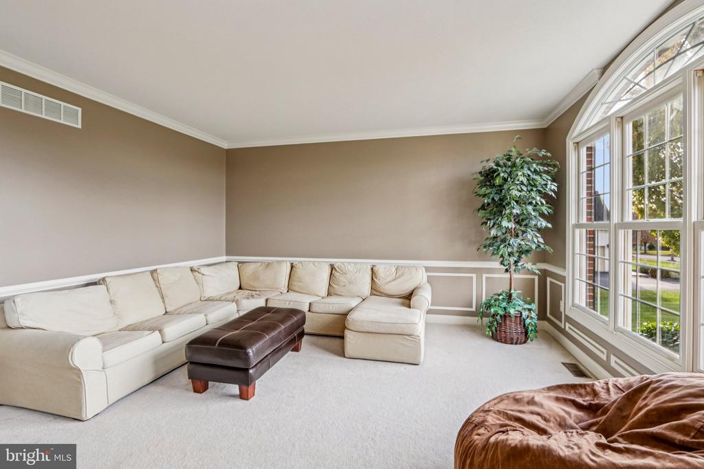 433 ELIZABETH WAY