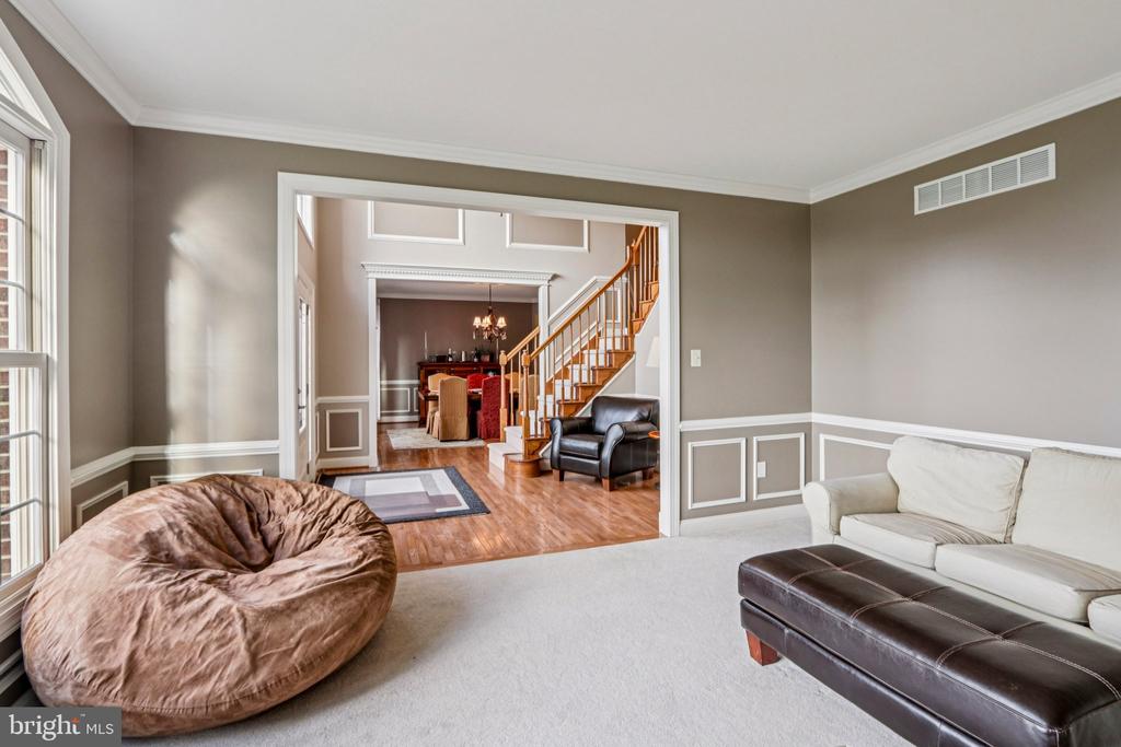 433 ELIZABETH WAY