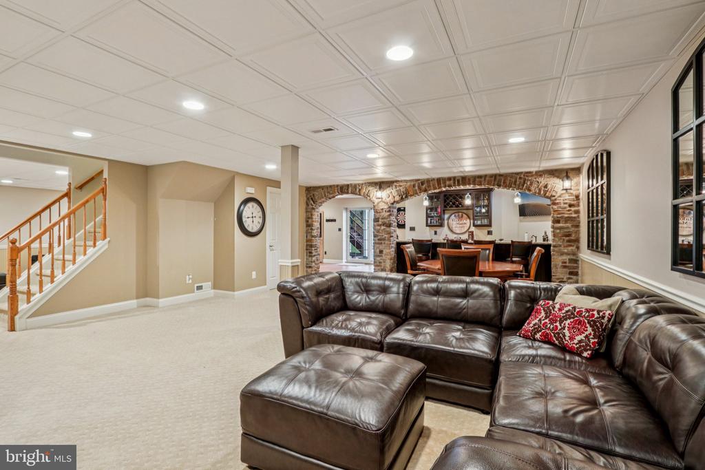 433 ELIZABETH WAY