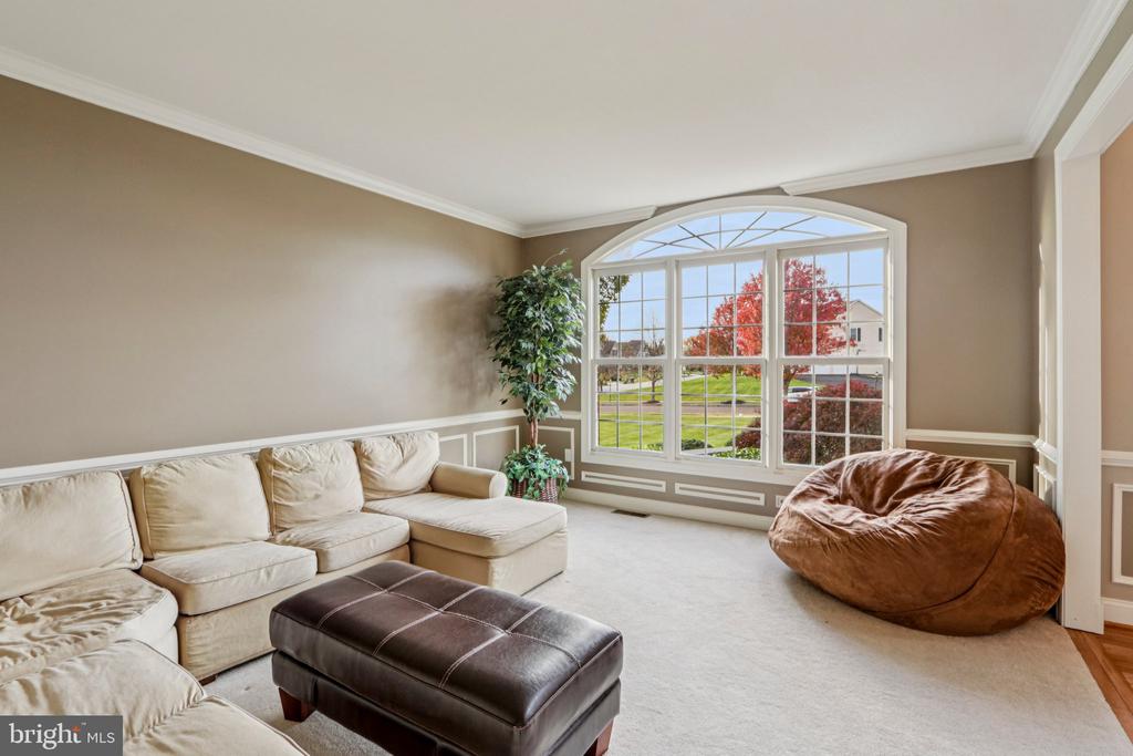 433 ELIZABETH WAY