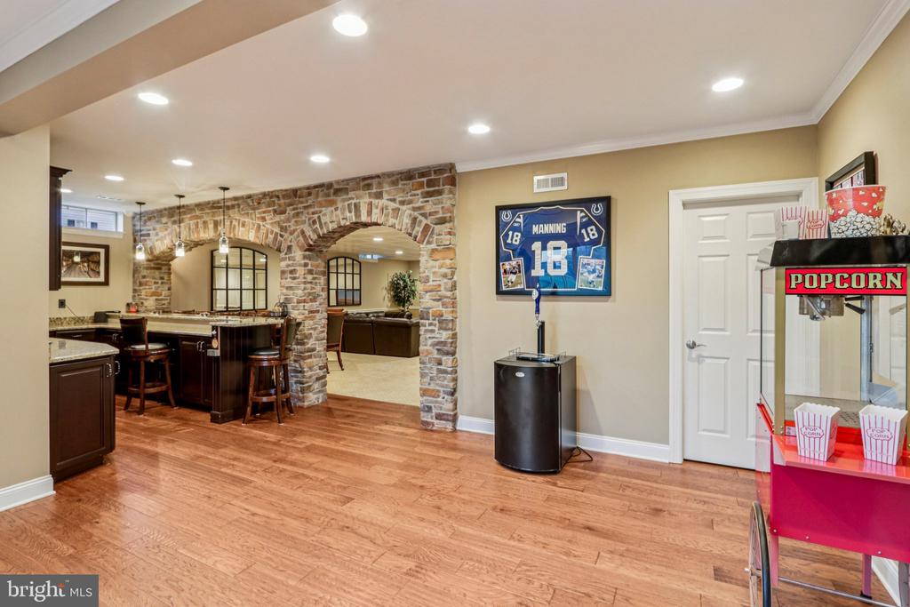 433 ELIZABETH WAY