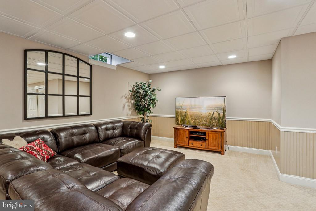 433 ELIZABETH WAY