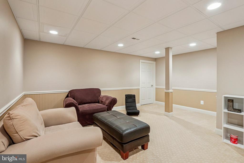 433 ELIZABETH WAY