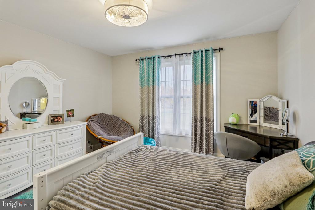 433 ELIZABETH WAY