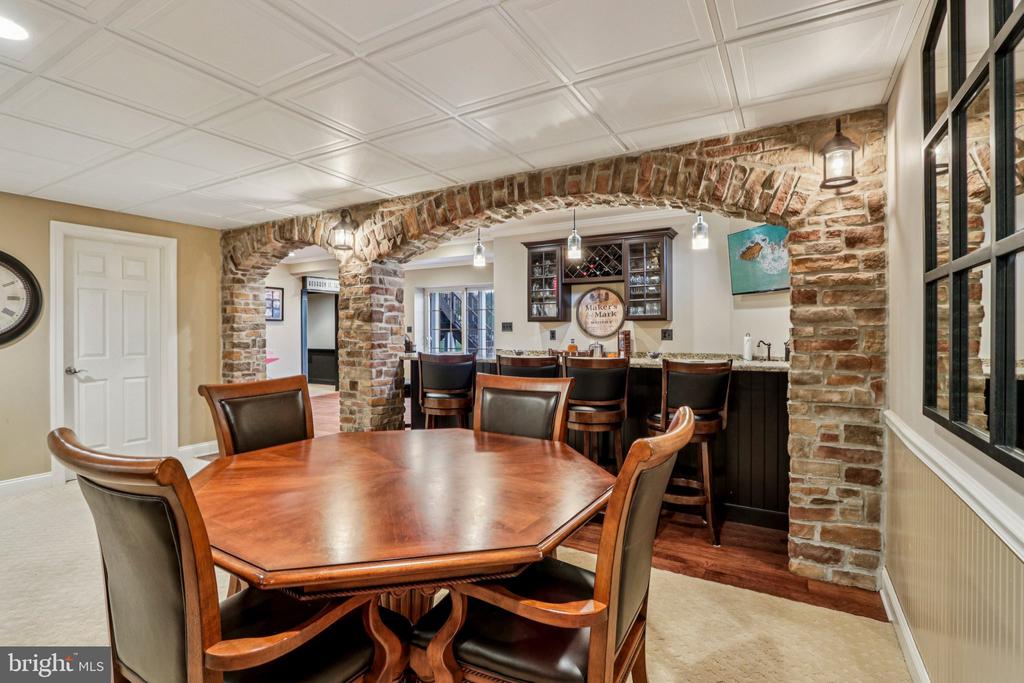 433 ELIZABETH WAY