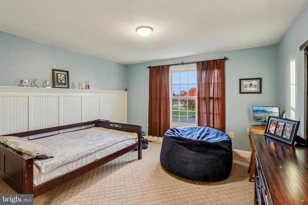 433 ELIZABETH WAY