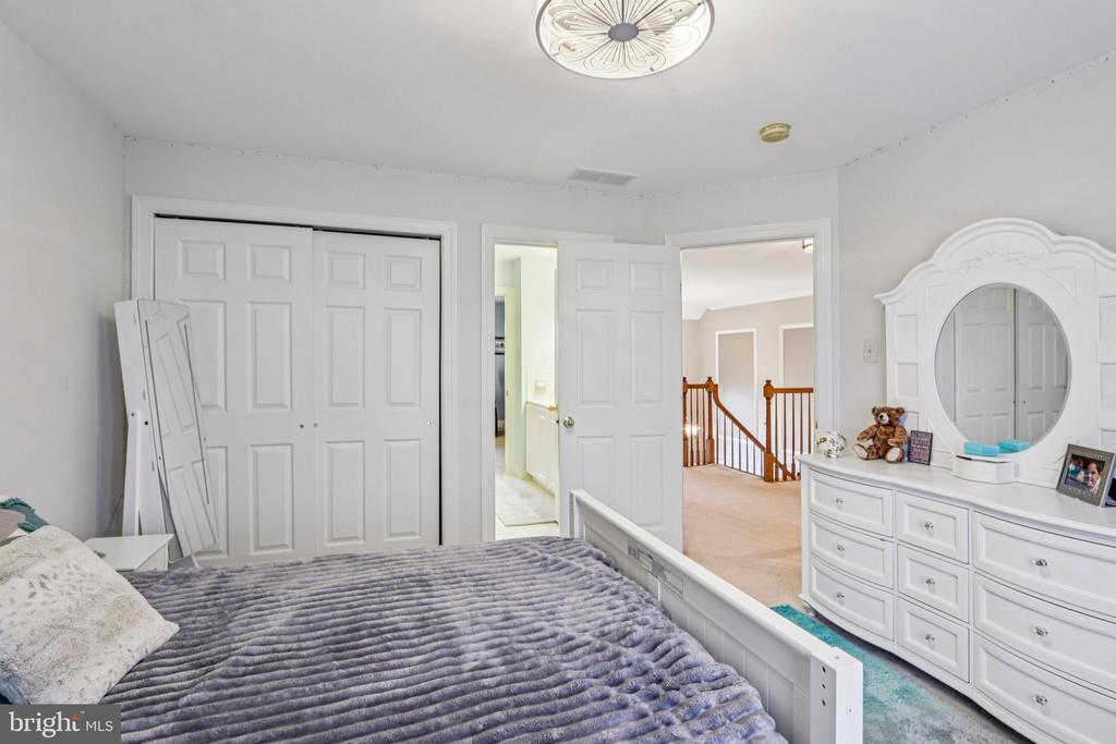 433 ELIZABETH WAY