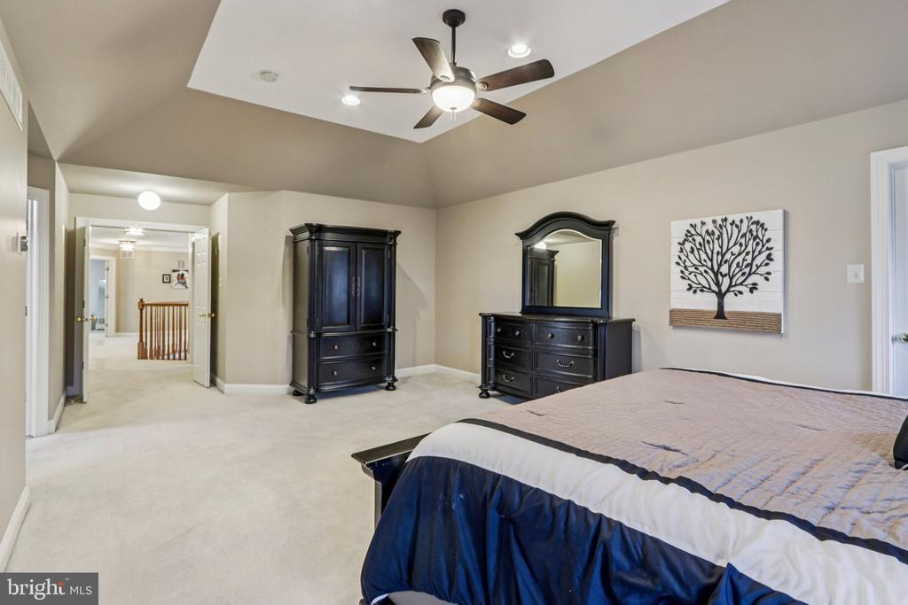 433 ELIZABETH WAY