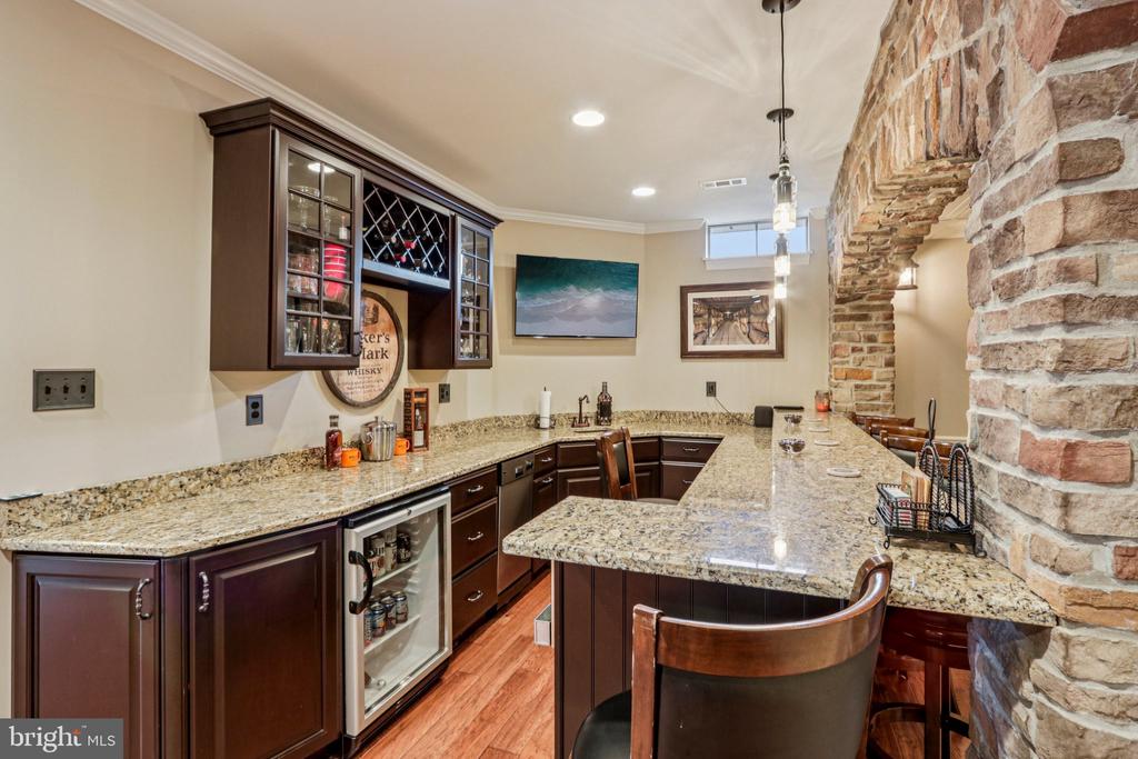 433 ELIZABETH WAY