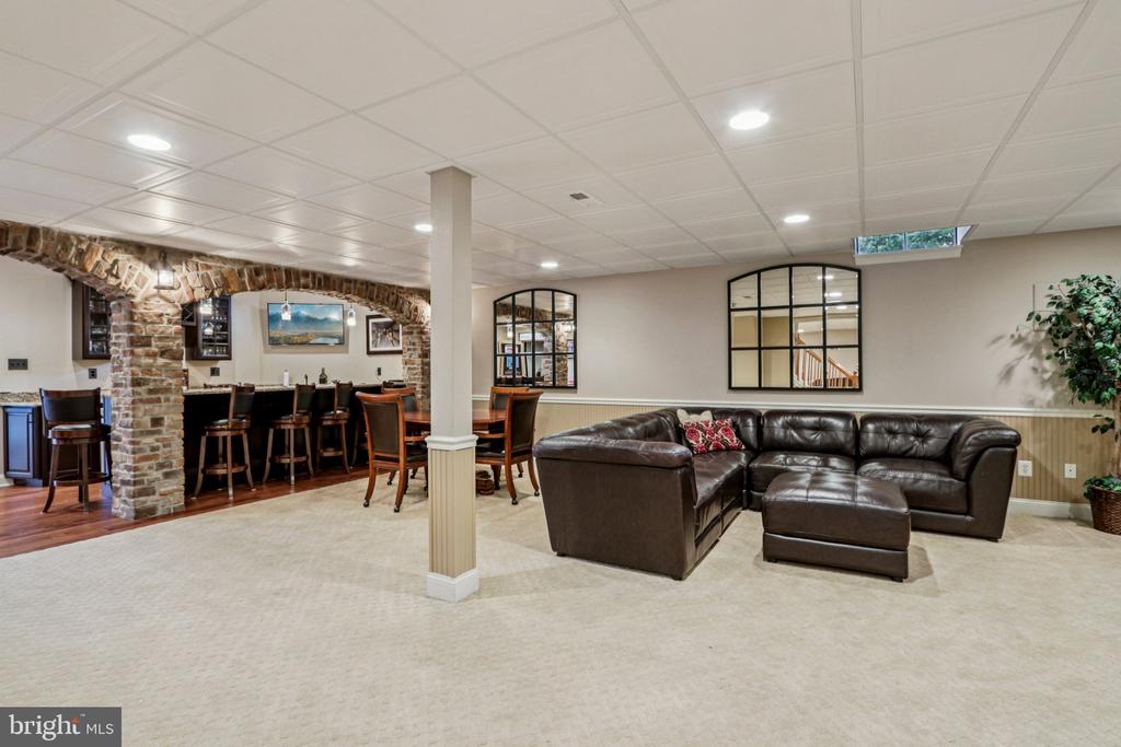 433 ELIZABETH WAY