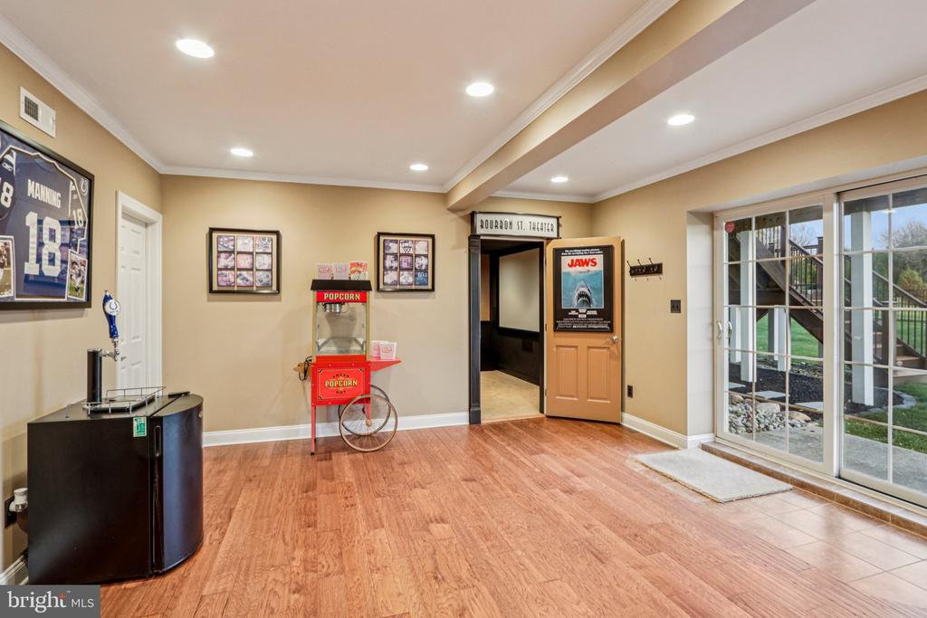 433 ELIZABETH WAY