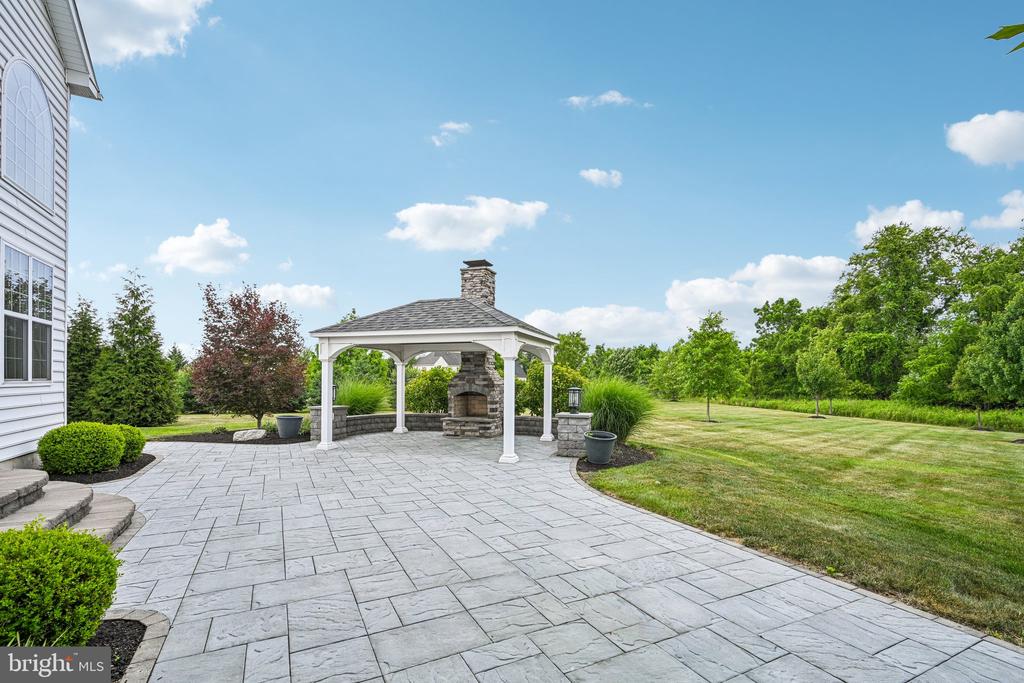440 ELIZABETH WAY