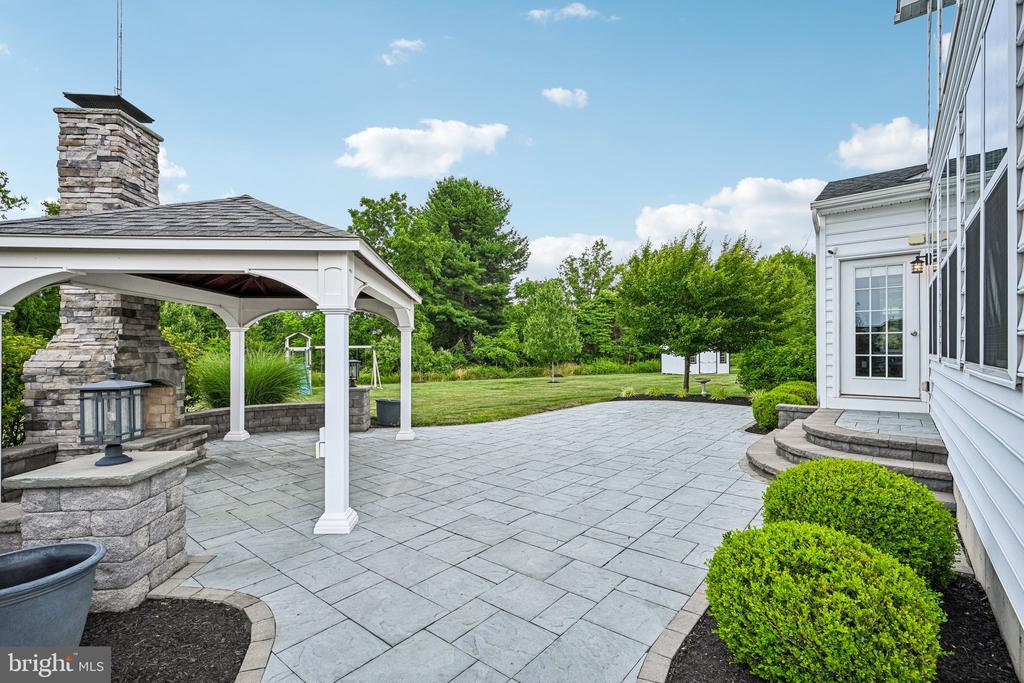 440 ELIZABETH WAY