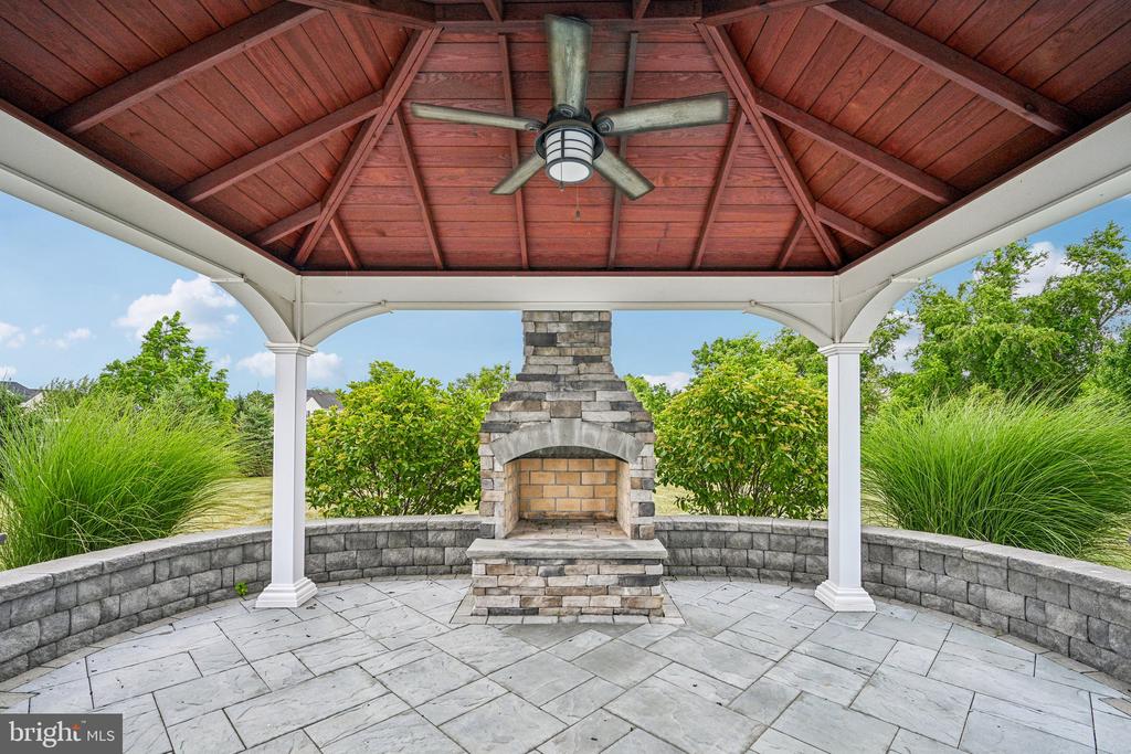 440 ELIZABETH WAY