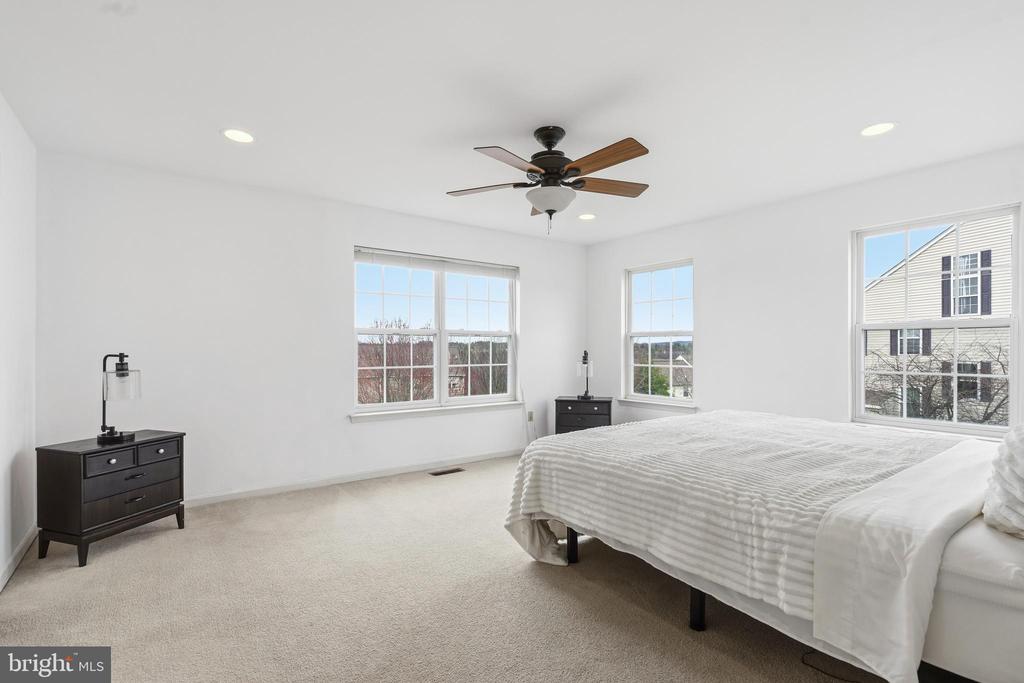 5261 DARTMOUTH DRIVE
