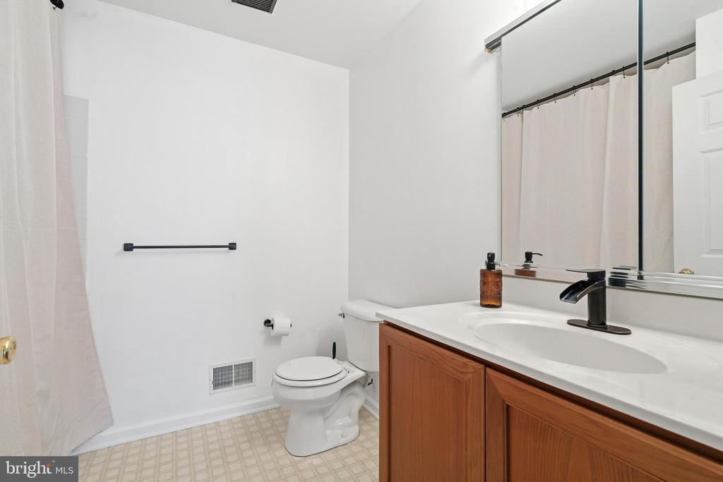 5261 DARTMOUTH DRIVE