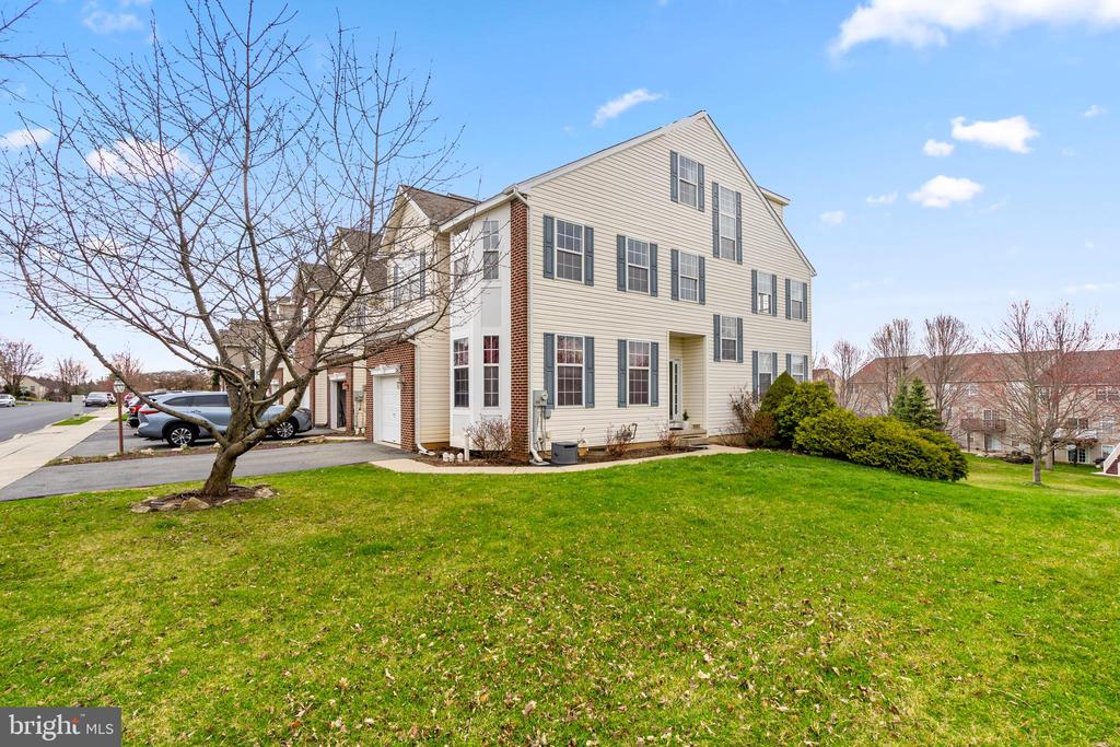 5261 DARTMOUTH DRIVE
