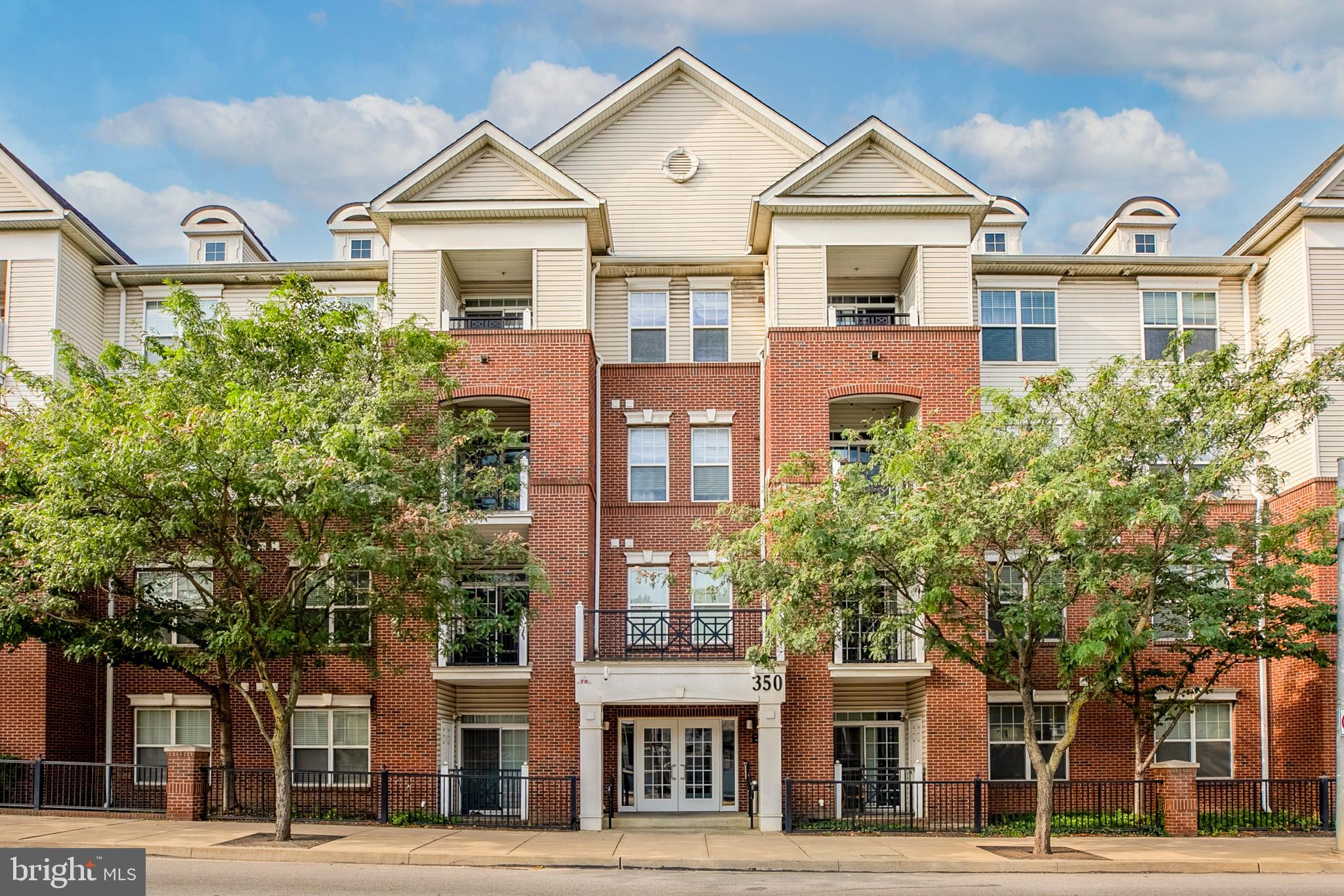 350 W Elm St #3318