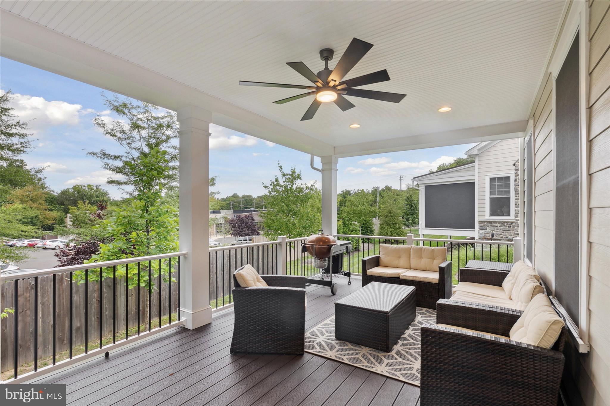 19 White Field Ct