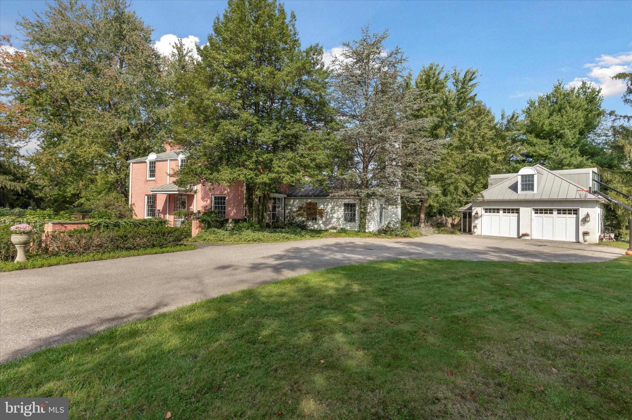 825 Symphony Ln