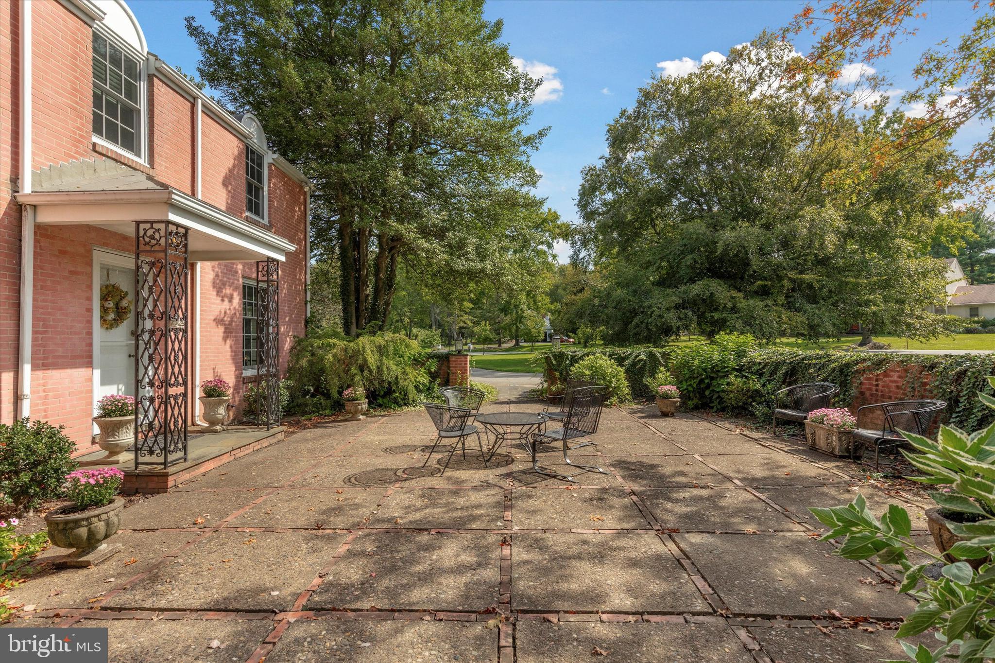 825 Symphony Ln