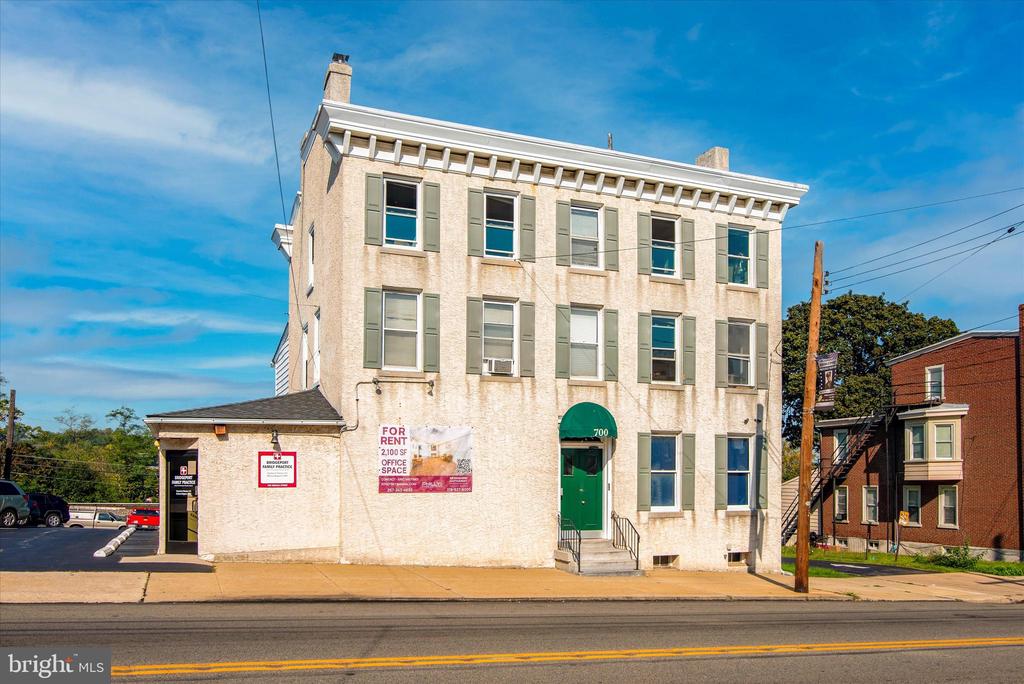 700 Dekalb St