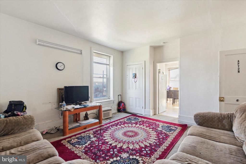 700 Dekalb St