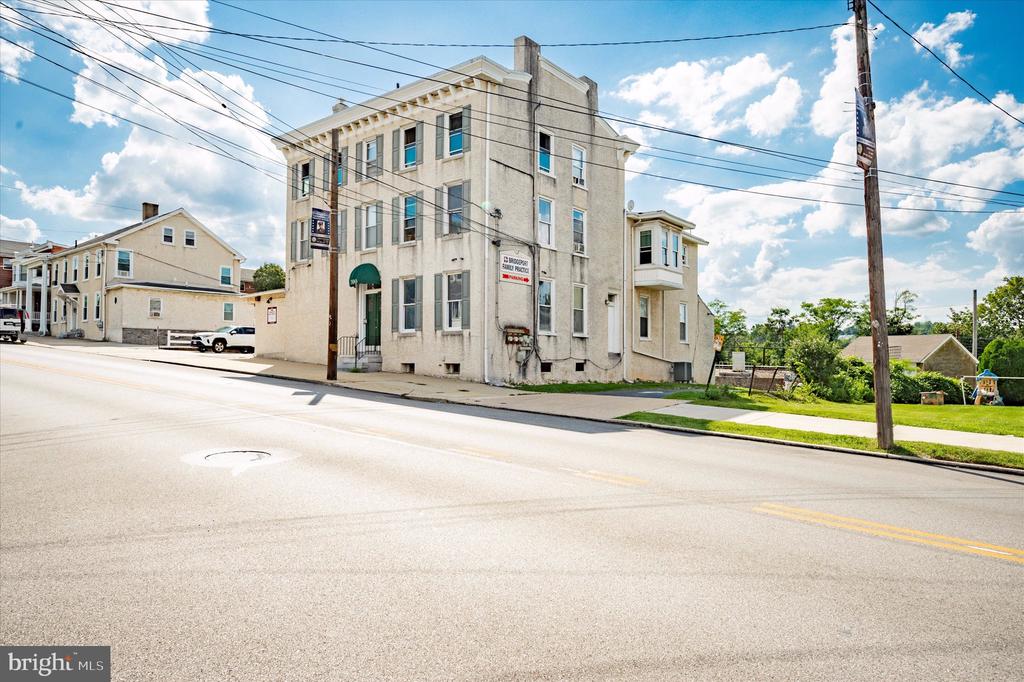 700 Dekalb St