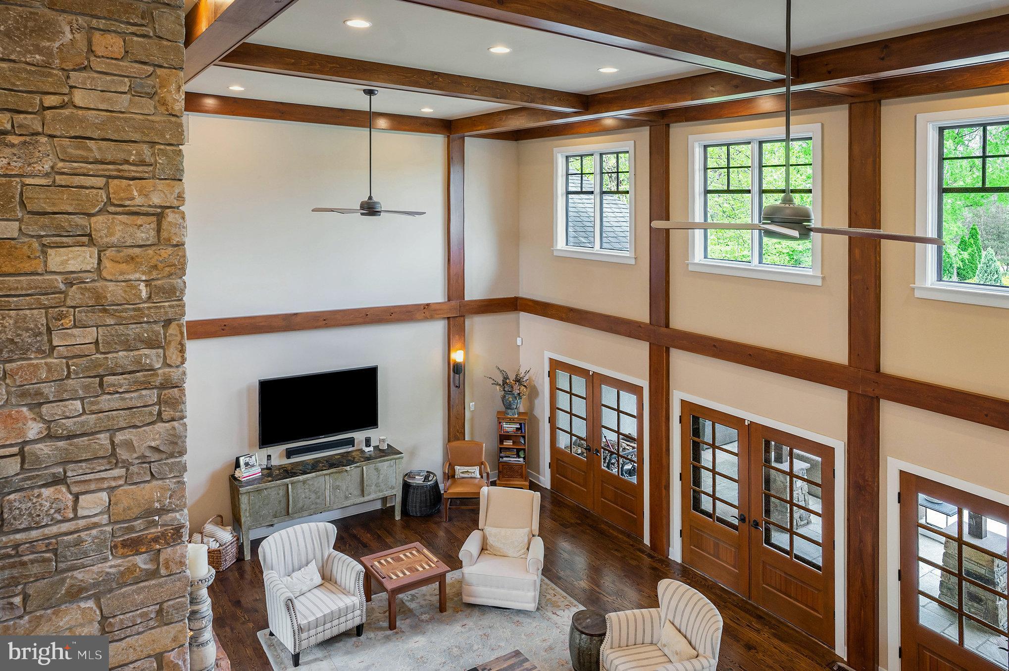 825 Lewis Ln