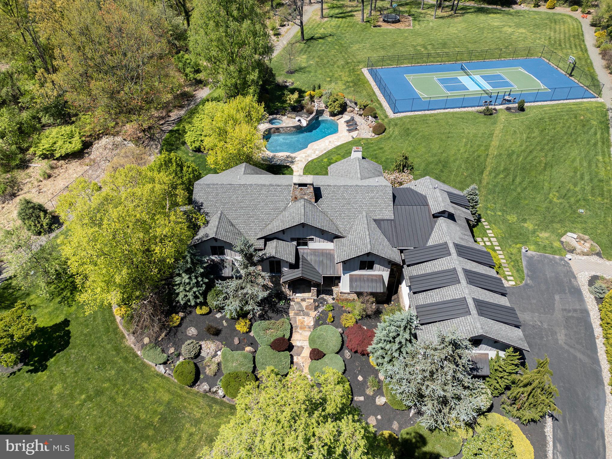 825 Lewis Ln