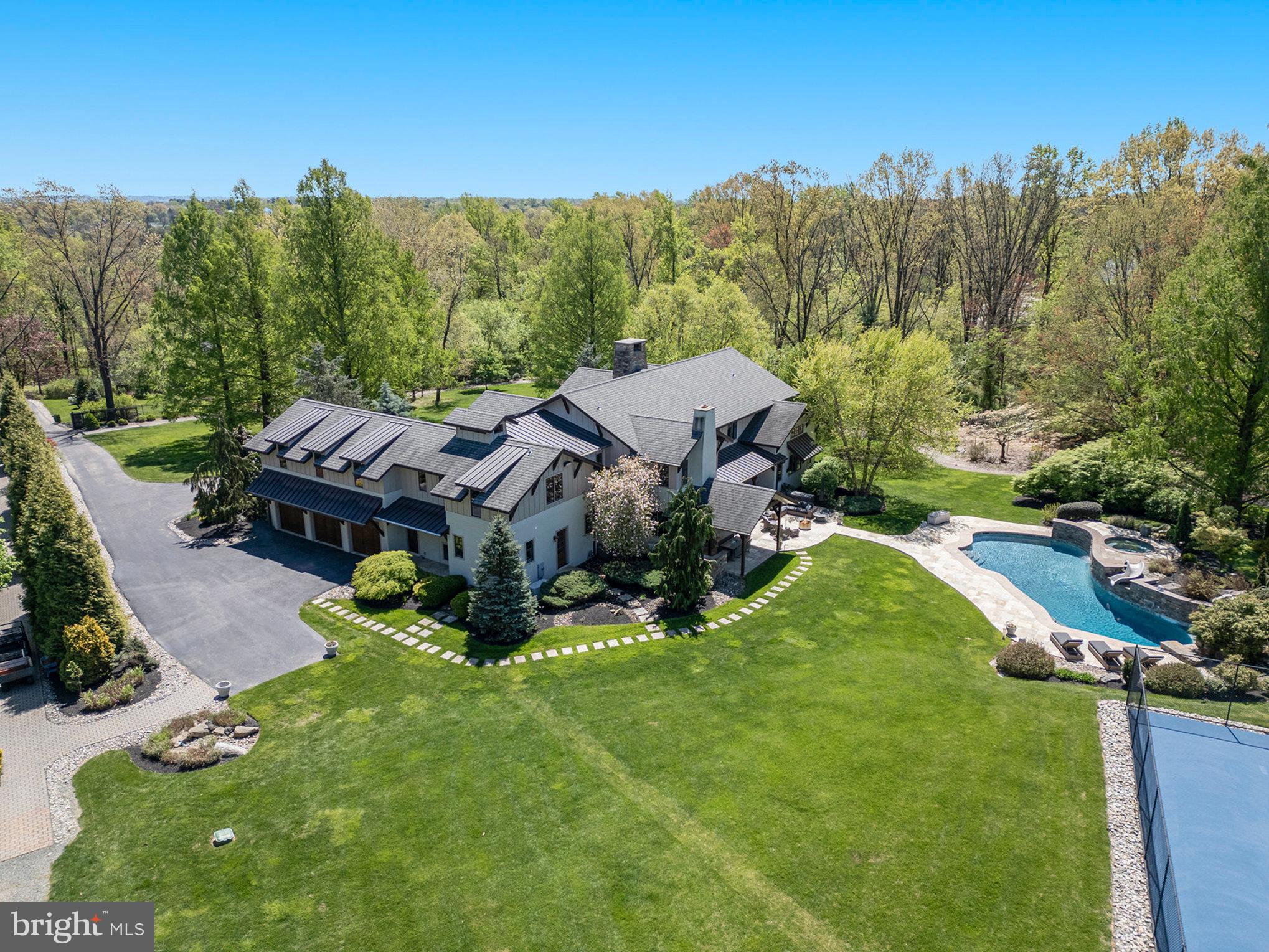 825 Lewis Ln