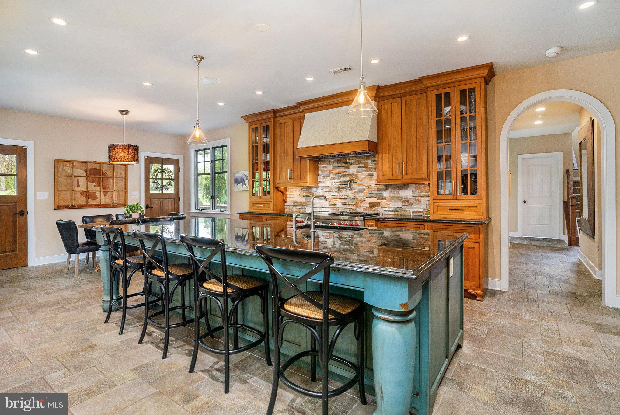 825 Lewis Ln