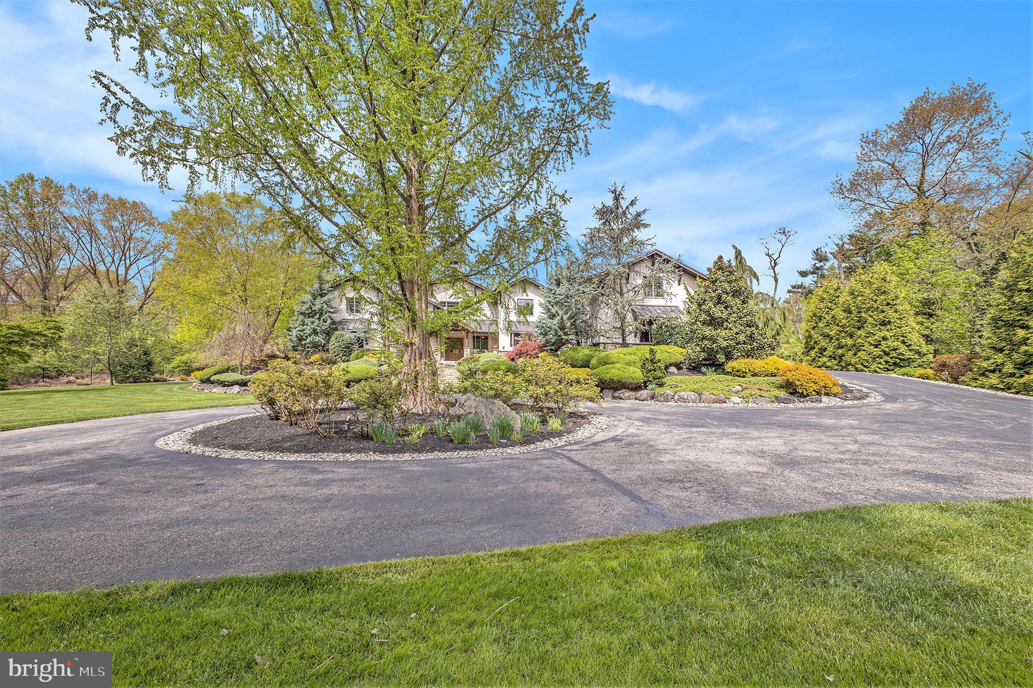 825 Lewis Ln