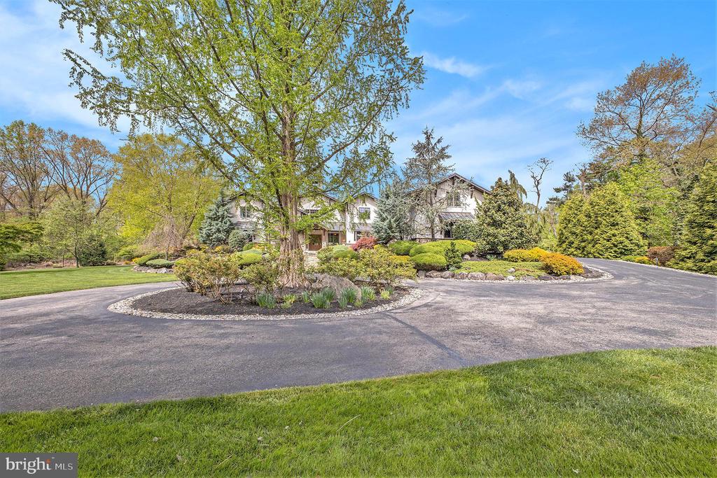 825 Lewis Ln