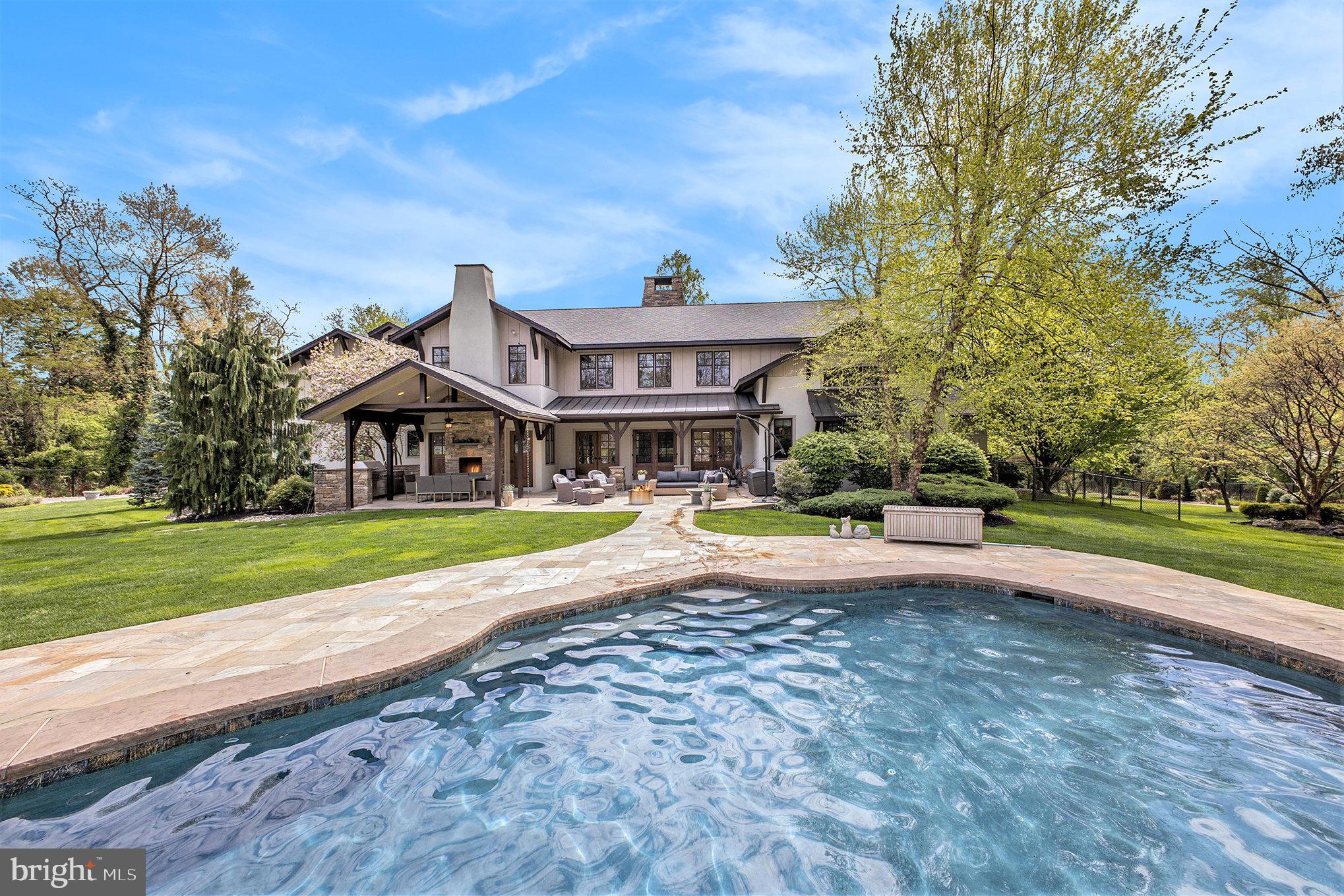 825 Lewis Ln