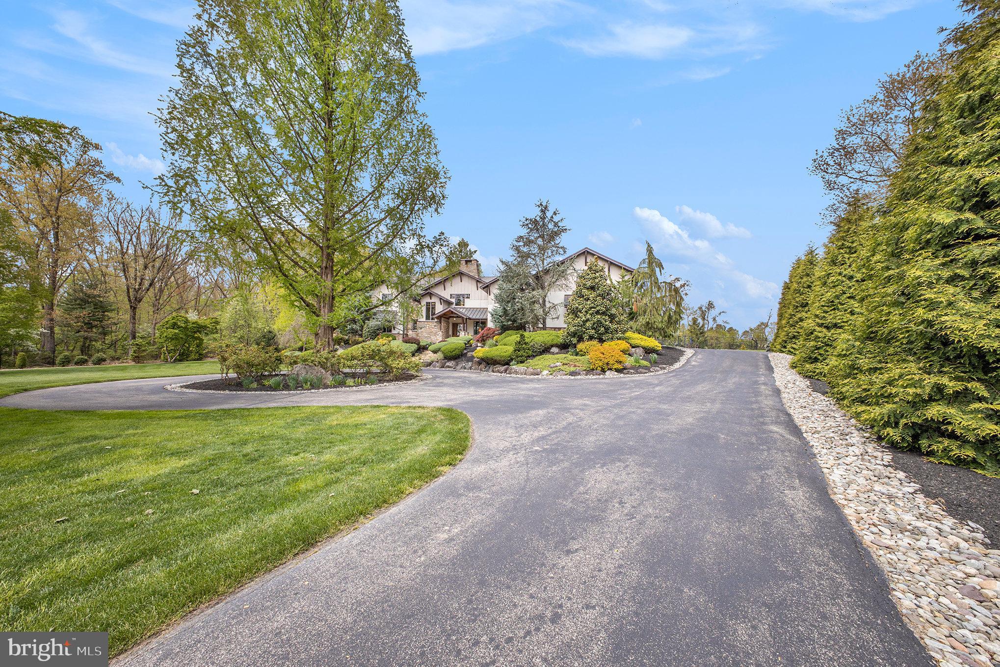 825 Lewis Ln