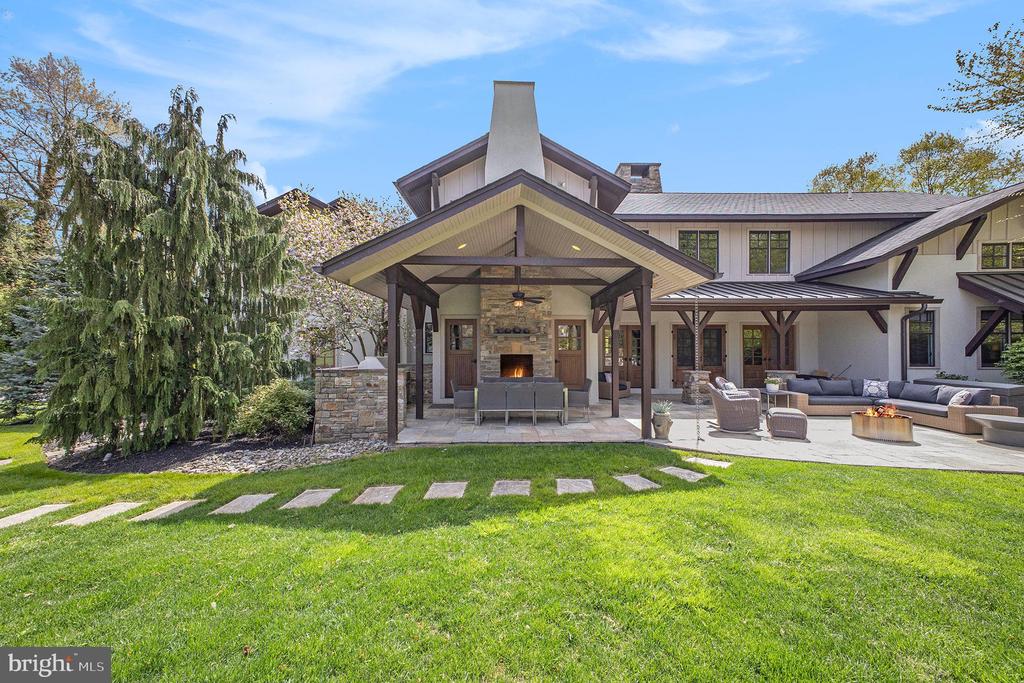 825 Lewis Ln