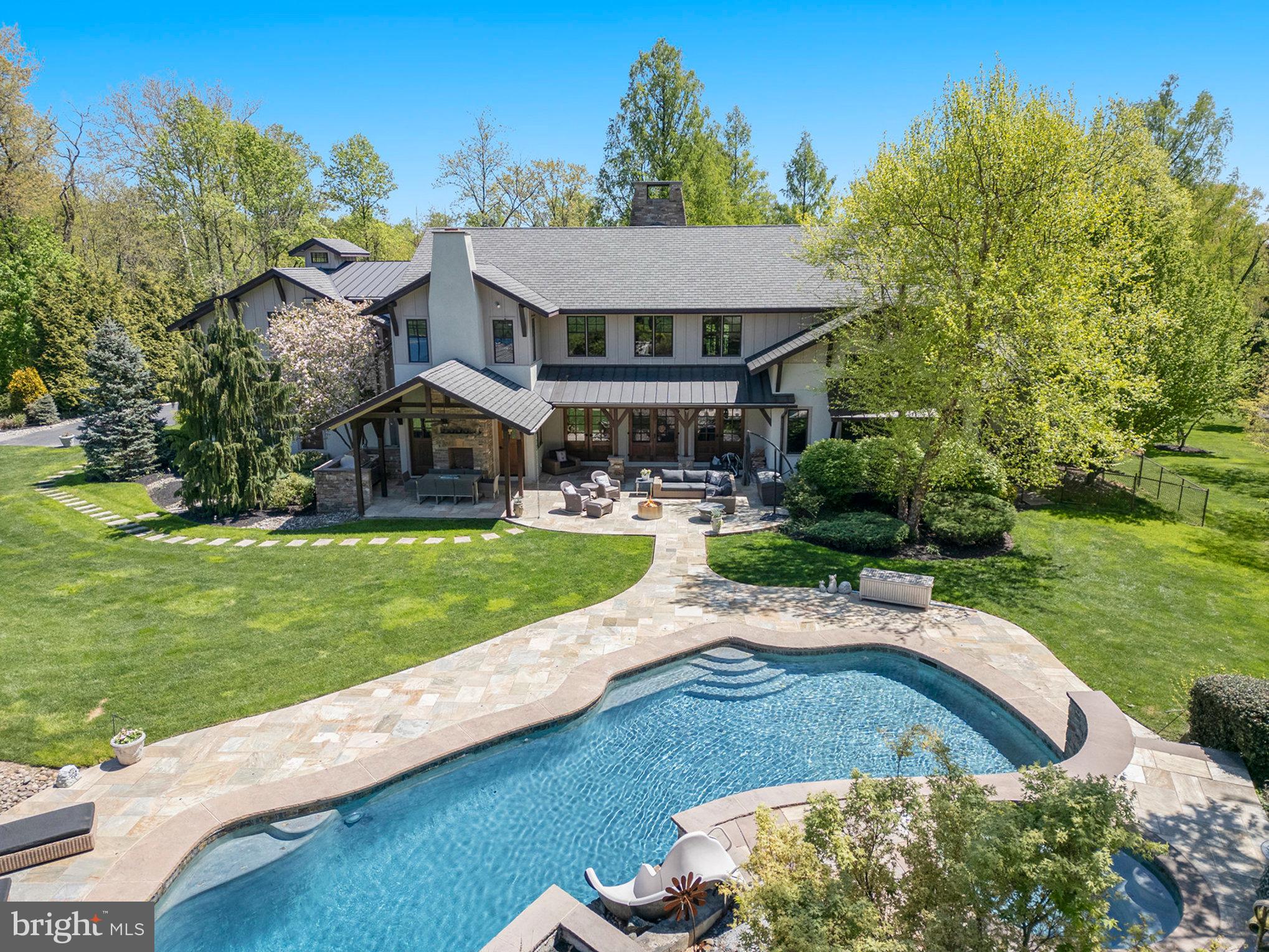 825 Lewis Ln