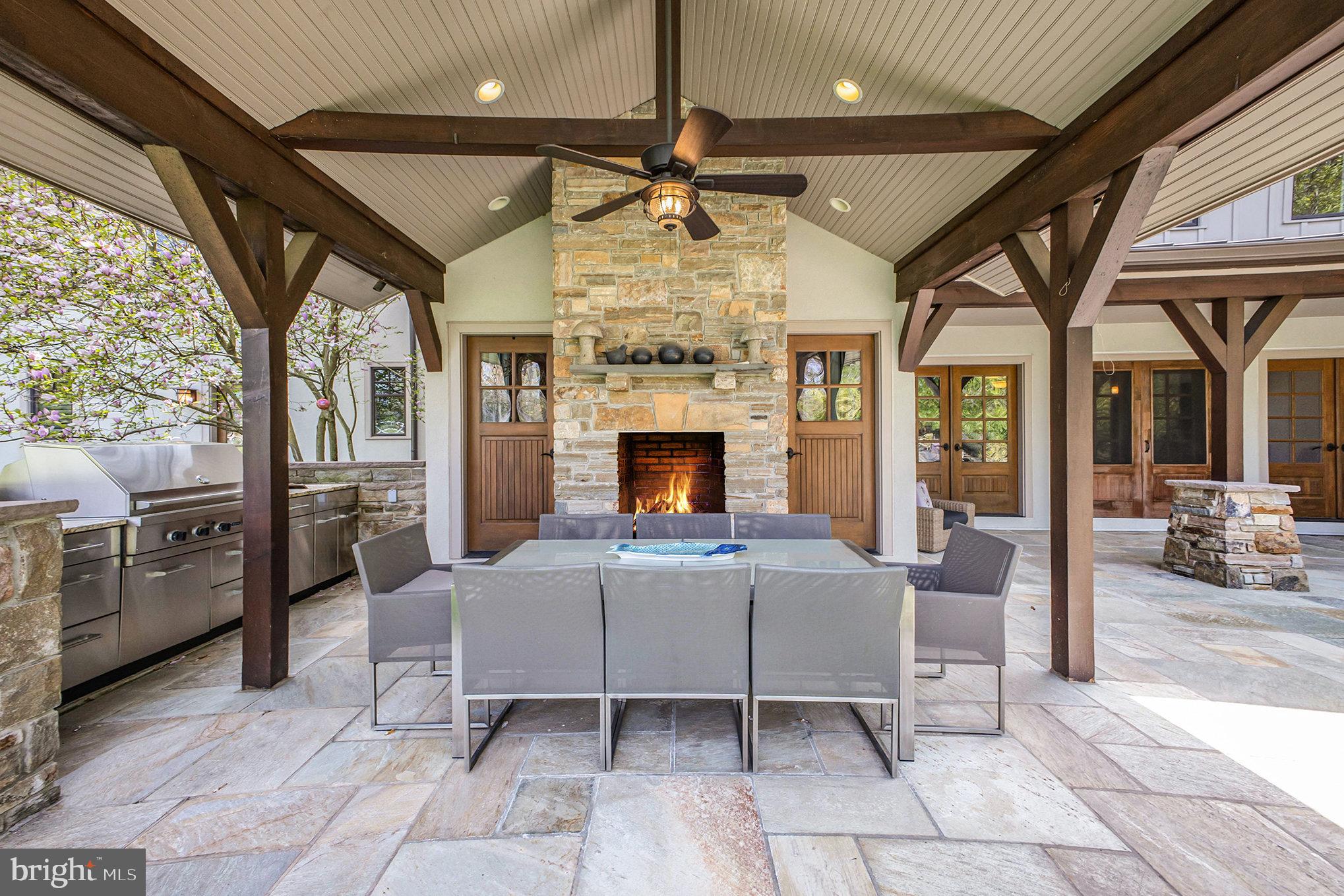 825 Lewis Ln