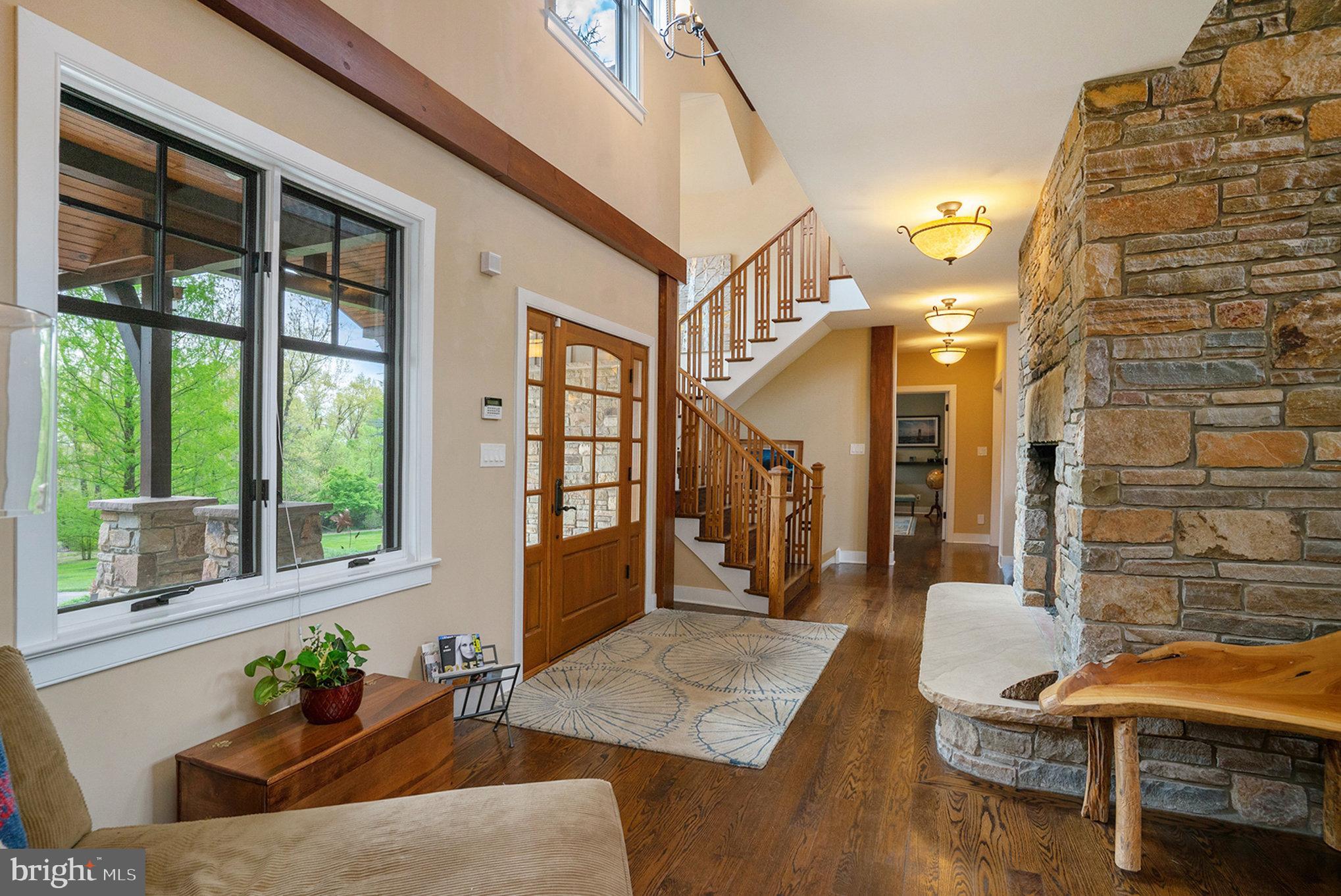 825 Lewis Ln
