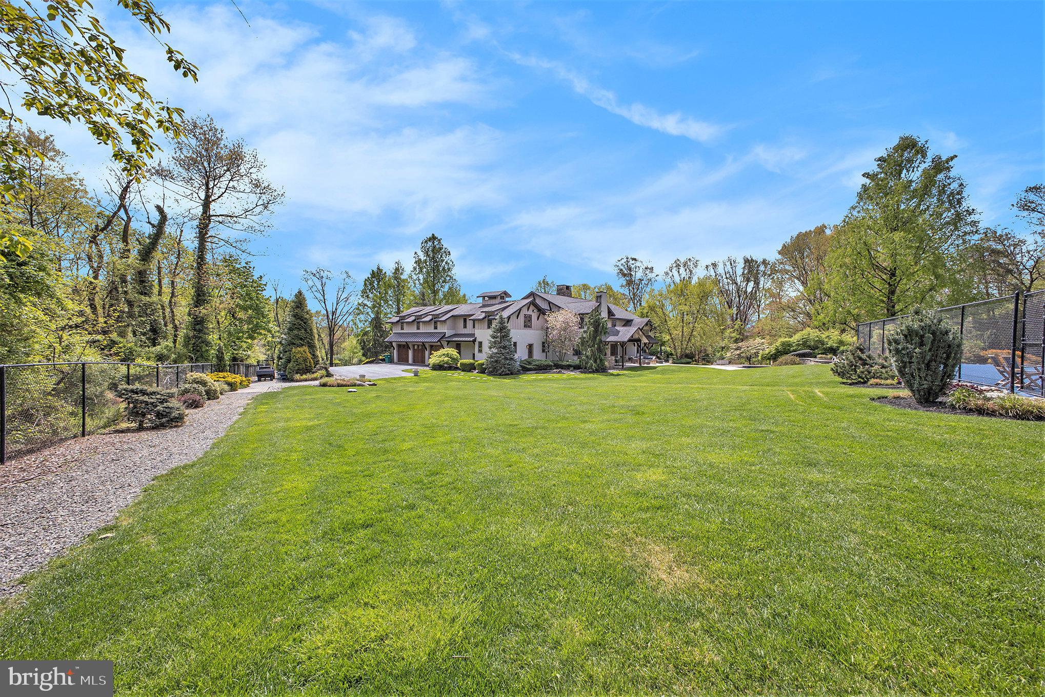 825 Lewis Ln