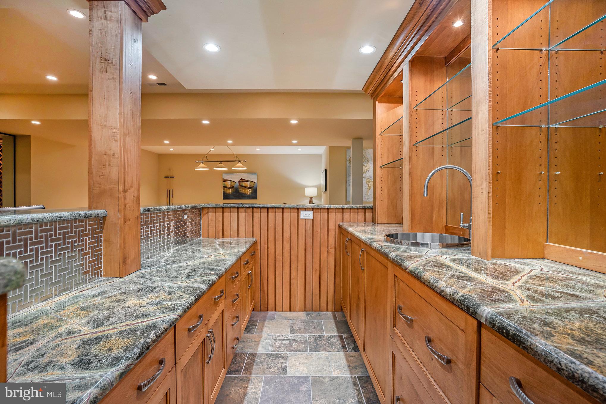 825 Lewis Ln